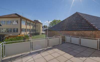 Sonniges Zweifamilienhaus: hier ist Platz für mehrere Generationen oder Rendite