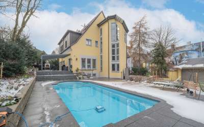 Modernisierte sonnige Stadtvilla für die ganze Familie