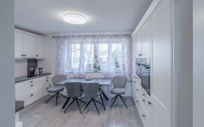 Neu renovierte 3,5-Zimmer-Eigentumswohnung mit Sonnenbalkon und Wintergarten