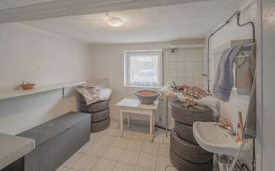 Hier beginnt Lebensqualität - Wohnen im Grünen! Platz für 2-3 Generationen, oder zum Vermieten.