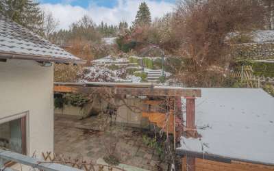 Freistehendes Einfamilienhaus mit 2 Wohnungen