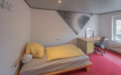 2 Zimmer Eigentumswohnung mit einer angrenzenden Werkstatt