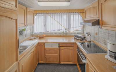 Viel Platz für Sonne und Gemütlichkeit: Einfamilienhaus mit ganz schön Platz und drei Einliegerwohnungen