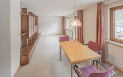 Hier beginnt Lebensqualität - Wohnen im Grünen! Platz für 2-3 Generationen, oder zum Vermieten.