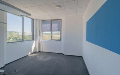 Moderne Bürofläche direkt an der Autobahn