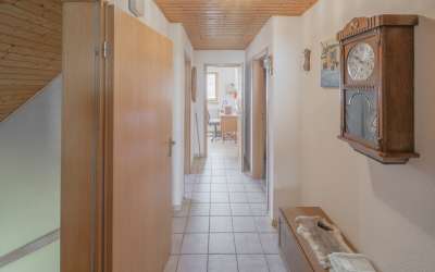 Viel Platz für Moderne, Helligkeit und besonderes Wohnen auf einem enormen Grundstück: das gibt es nicht alle Tage!