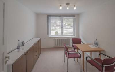 Hier beginnt Lebensqualität - Wohnen im Grünen! Platz für 2-3 Generationen, oder zum Vermieten.