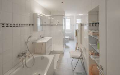 Platz für Eleganz und tres chick: mitten in der Innenstadt - Moderne 5 Zimmer Eigentumswohnung