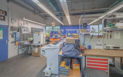 Moderne Halle und Büroteil, mit Möglichkeit zur Erweiterung