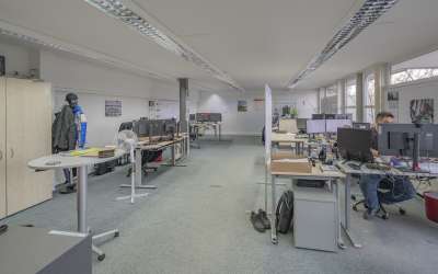 Sonniges, markantes Gewerbeanlageobjekt mit Potential und jungem Baujahr