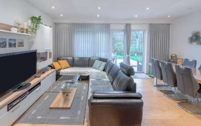 Moderner Bungalow mit tollem Grundstück
