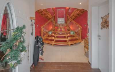 Hier ist Ihr Platz für das besondere Wohnen: mediterranes Villa auf dem Weg zum Bodensee