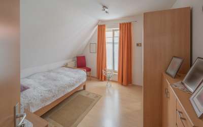 6 Familienhaus mit Gewerbe - in schöner Lage