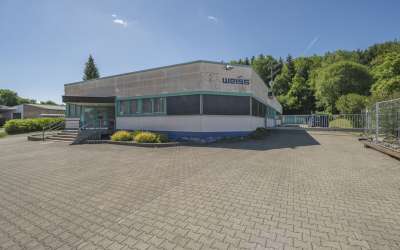 Moderne Halle und Büroteil, mit Möglichkeit zur Erweiterung