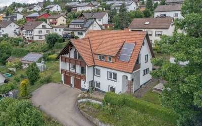 Hier können Sie sofort einziehen - komplett renoviertes Zweifamilienhaus