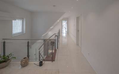 Sonniges und enormes Penthouse mit Heubergpanorama