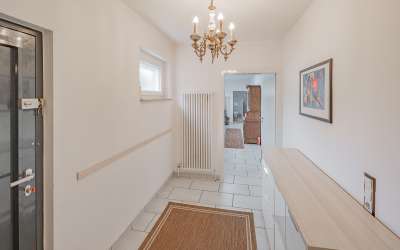 Einfamilienhaus mit tollem Garten und zwei Eingängen