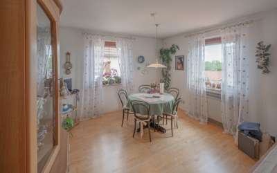 Großzügige Doppelhaushälfte mit einer Einliegerwohnung