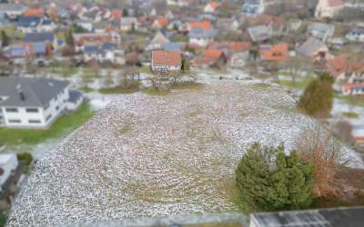 Das sonnige Grundstück in beliebtem Ortsteil
