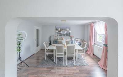4,5-Zimmer-Dachgeschosswohnung mit Gartenanteil