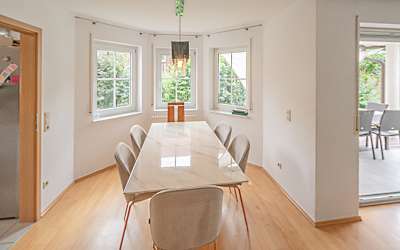 Schönes Einfamilienhaus mit einer Einliegerwohnung