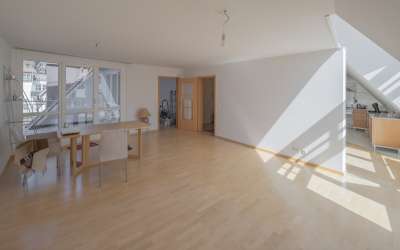 Wo Moderne, Helligkeit, Chick und Charme, am Rande des Altstadtkernes ein neues harmonisches Zuhause finden: 4, 5 Zimmer Maisonette Wohnung, mitten in Villingen!