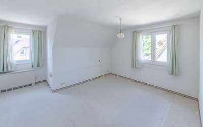 Zentral gelegene 4-Zimmer-Eigentumswohnung mit Garten und Garage