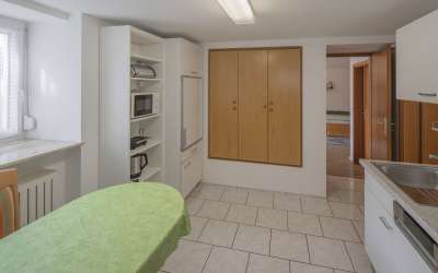 Viel Platz für Sonne und Gemütlichkeit: Einfamilienhaus mit ganz schön Platz und drei Einliegerwohnungen