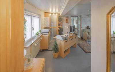 Viel Platz für Sonne und Gemütlichkeit: Einfamilienhaus mit ganz schön Platz und drei Einliegerwohnungen