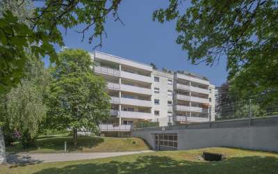Top gepflegte 3,5 Zimmer Eigentumswohnung mit zwei luftigen Sonnenbalkonen