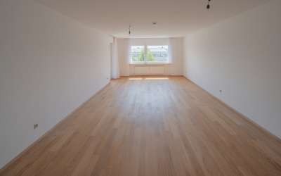 Stilvolle 2,5 Zimmer Eigentumswohnung mit großem Balkon und neuer Einbauküche