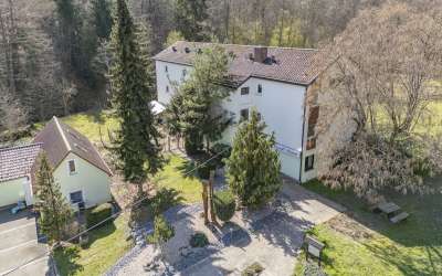 Wer hier einkehren darf, erlebt eine besondere Atmosphäre, die lange in Erinnerung bleibt - Hotel mitten im Grünen