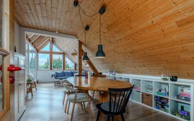 Sonniges Wohnen mit enormen Grundstück, Wohnhaus und XXL-Garage für Werkstättle, Carport oder kleines Lager