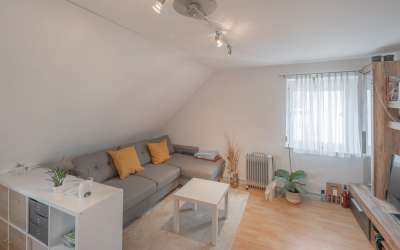 Tolles Anlagepaket auf Rieten/Sauerwasen: 3 Zimmer Dachgeschoß-Butze in schickem Design mit Ertrag