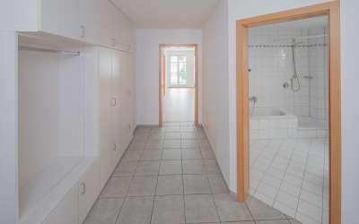 6 Familienhaus mit Gewerbe - in schöner Lage