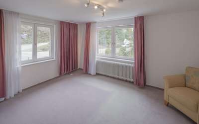 Hier beginnt Lebensqualität - Wohnen im Grünen! Platz für 2-3 Generationen, oder zum Vermieten.