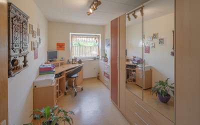 Sonnig gelegen am Ortsrand, reserviert für mehrere Generationen oder zum vermieten