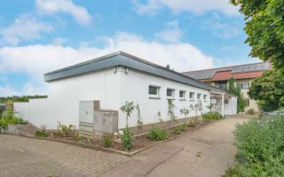 Einfamilienhaus mit tollem Garten und zwei Eingängen