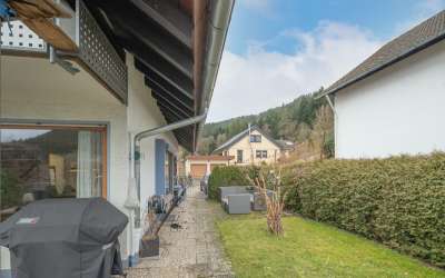 Modernes und ruhiges 2 Familien Haus mit wunderschönem Ausblick ins Tal
