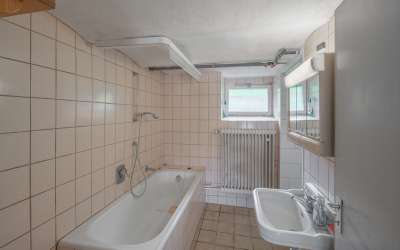 Wohnhaus mit Stallungen und großem Grundstück in absoluter Alleinlage; ideal für Tierhaltung