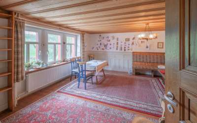 Wohnhaus mit Stallungen und großem Grundstück in absoluter Alleinlage; ideal für Tierhaltung