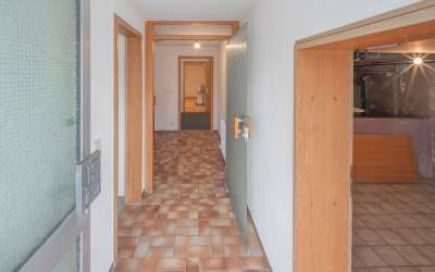 Freistehendes Einfamilienhaus mit 2 Wohnungen