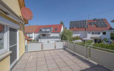 Sonniges Zweifamilienhaus: hier ist Platz für mehrere Generationen oder Rendite