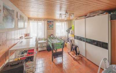 Wenn da nicht die Sonne aufgeht: großzügiges 2 Familienhaus in markanter Halbhöhenlage, mit viel Charme und Licht