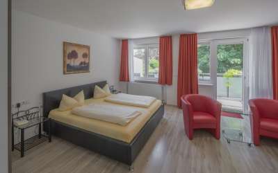 Logenplatz am Kurpark und Therme: Hotel Garni für Ihr Beherbergungskonzept