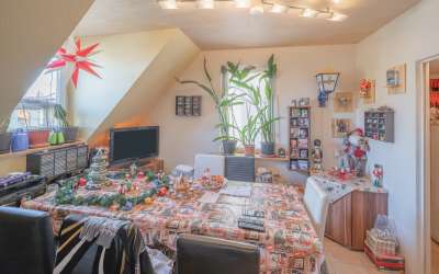 Charmantes Wohnen in der Stadt: mit Dachterrasse