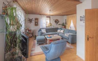 Großzügige Doppelhaushälfte mit einer Einliegerwohnung
