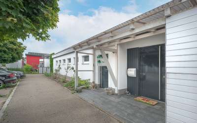 Einfamilienhaus mit tollem Garten und zwei Eingängen