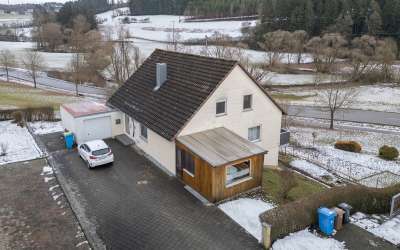 Wenn da nicht die Sonne aufgeht: großzügiges 2 Familienhaus in markanter Halbhöhenlage, mit viel Charme und Licht