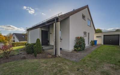 Sonnig, idyllisch, ländlich romantisch und schön: Einfamilienhaus in familiärer Lage!